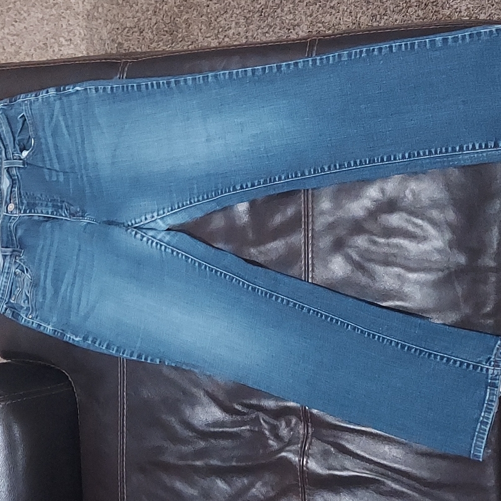 506 Straight Leg Levi's